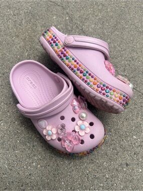 Crocs Kids' Classic Clog with Pink Floral Charms size 10C